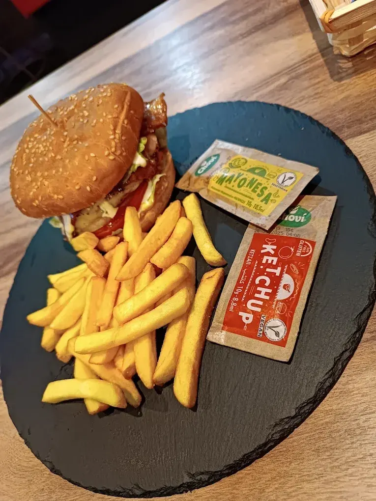 Burger de la casa en Relaax Colombiano
